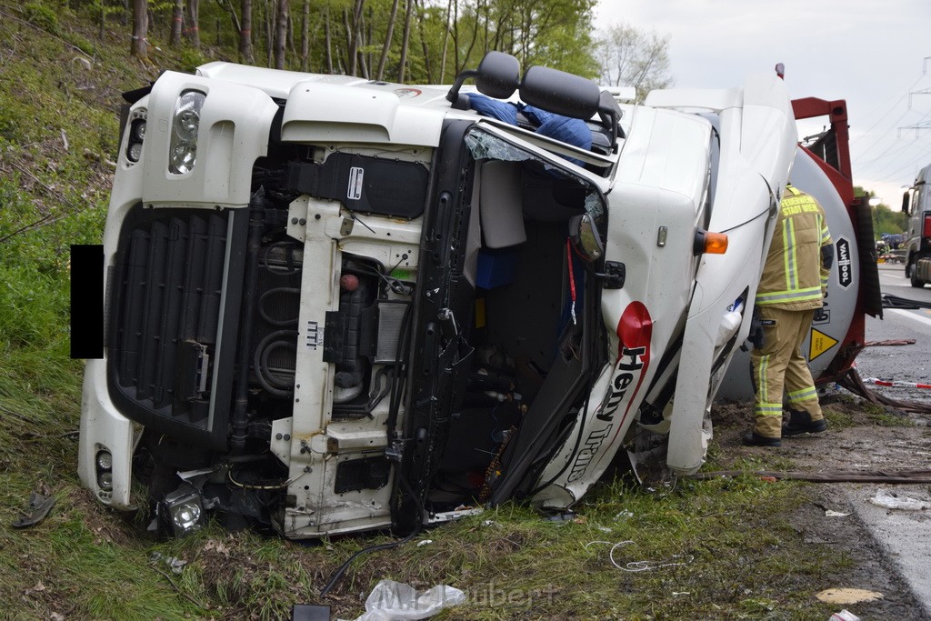 VU Gefahrgut LKW umgestuerzt A 4 Rich Koeln Hoehe AS Gummersbach P343.JPG - Miklos Laubert